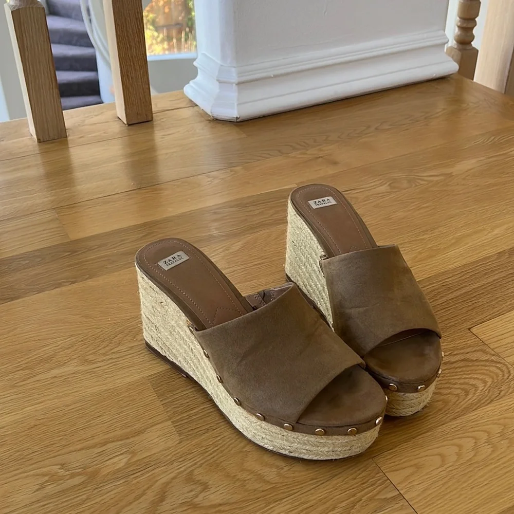 A pair of Zara shoes, camel color. - Picture 3 of 7